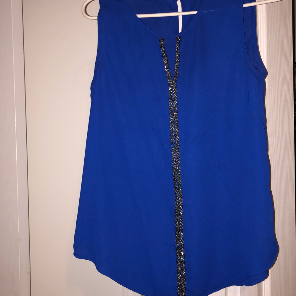 Sleeveless shirt